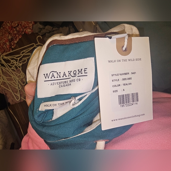 Wanakome Sweater - NWT - Picture 4 of 4